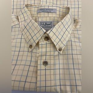 L.L Bean Traditional Fit Short Sleeve Button Down Shirt